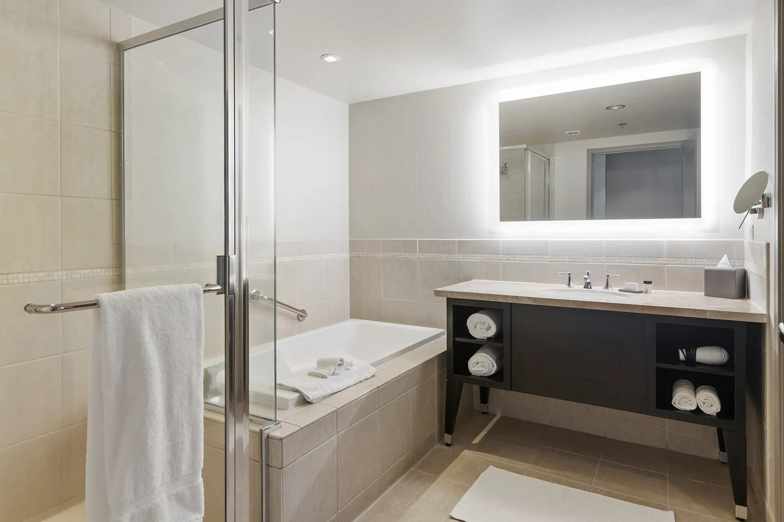 Deluxe room 02